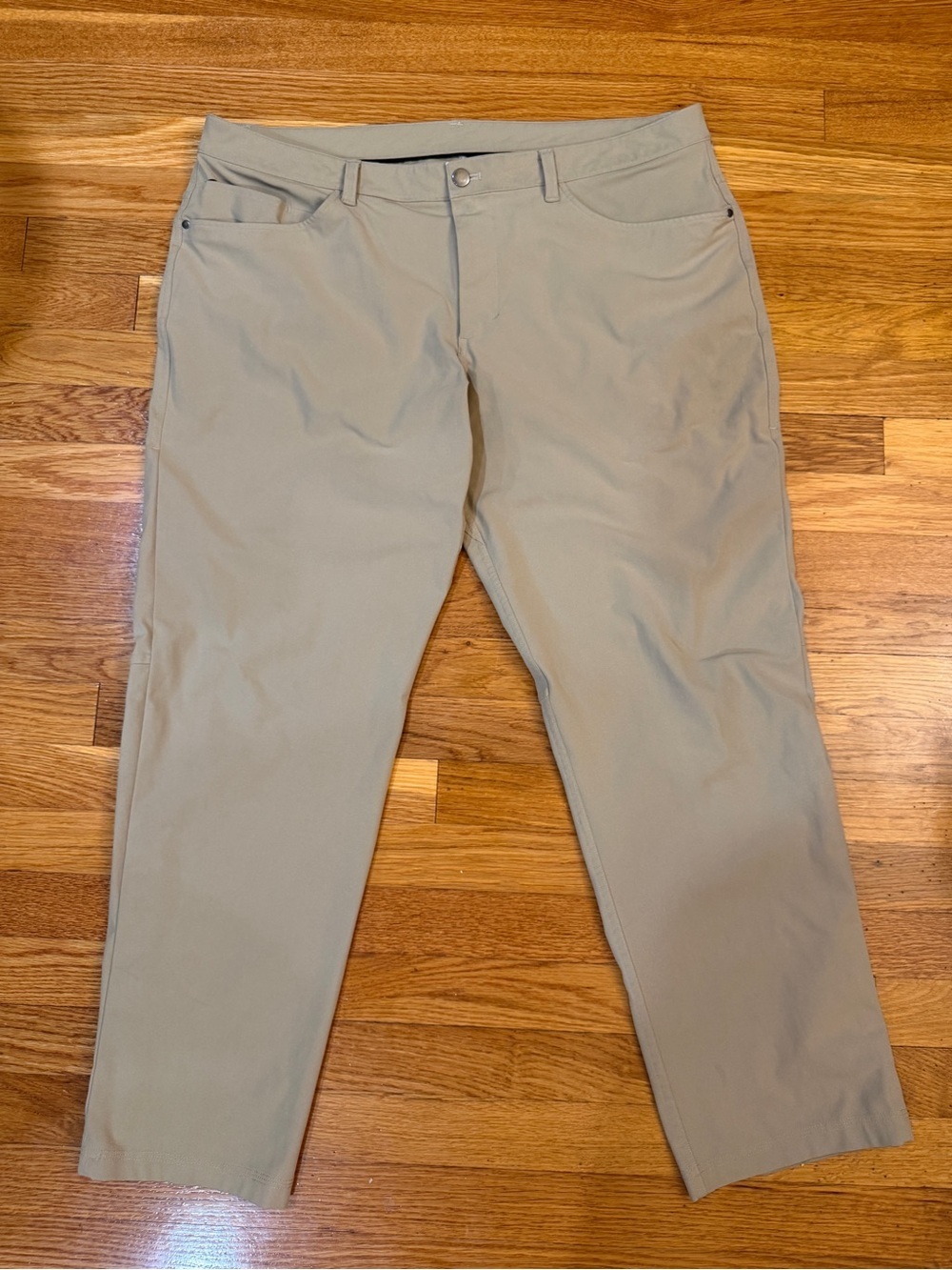 Lululemon ABC Pant Classic in Artifact(?)/Khaki - Size 38 x 29" Inseam